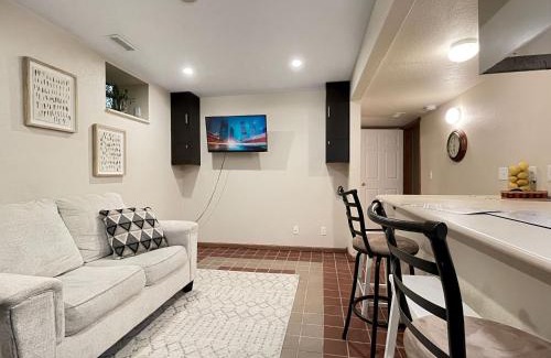 Des Moines Casa | Chic 2br - 2 Min From Icubs