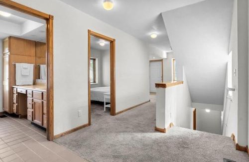 Des Moines Casa | Chic 2br - 2 Min From Icubs