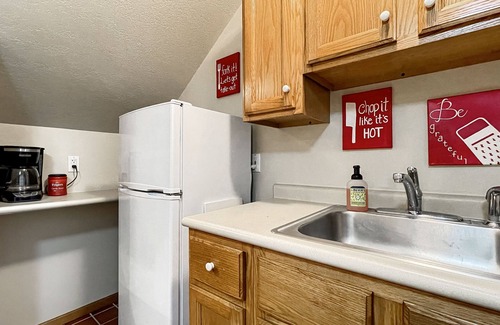 Des Moines Apartamento | Chic 2BR - 2 min from iCubs