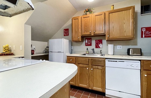 Des Moines Apartamento | Chic 2BR - 2 min from iCubs