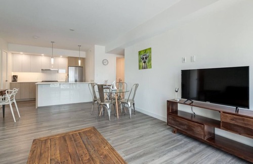 Connaught Condominio | Chic 2BR Beltline Apt with Skyline Views and Patio