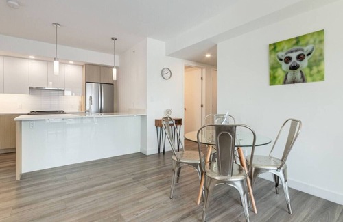 Connaught Condominio | Chic 2BR Beltline Apt with Skyline Views and Patio