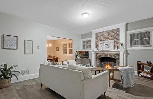 Des Moines Casa | Chic 2br Duplex Free Parking Near Hospitals