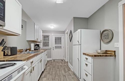 Des Moines Casa | Chic 2br Duplex Free Parking Near Hospitals