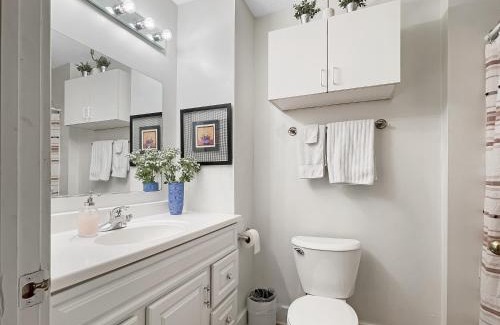 Des Moines Casa | Chic 2br Duplex Free Parking Near Hospitals