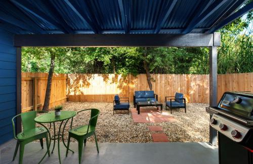 South Lamar Apartamento | Chic 2BR Escape Sleeps 8 w Private Patio