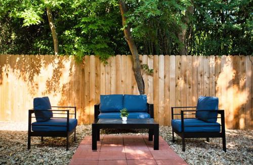 South Lamar Apartamento | Chic 2BR Escape Sleeps 8 w Private Patio