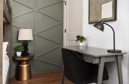 South Lamar Apartamento | Chic 2BR Escape Sleeps 8 w Private Patio