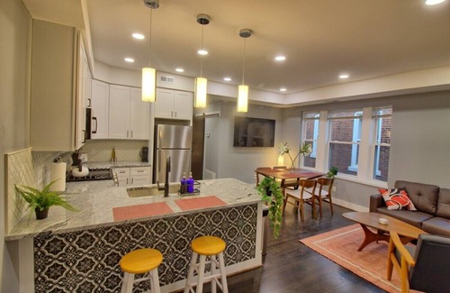 Tower Grove South Apartamento | Chic 2BR Gem | TG Park | Patio+Yard+W/D+Workspace