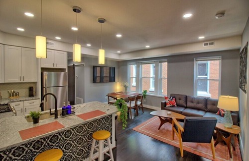 Tower Grove South Apartamento | Chic 2BR Gem | TG Park | Patio+Yard+W/D+Workspace