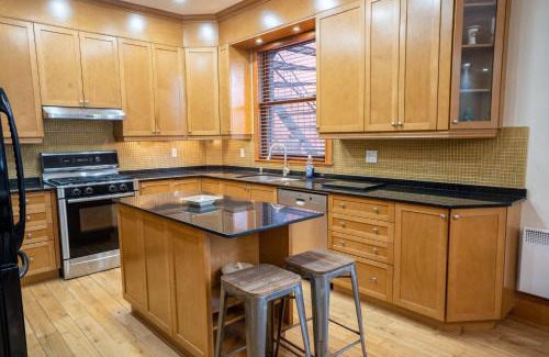 La Petite-Patrie Apartamento | Chic 2BR near Little Italy - 5mins to Metro