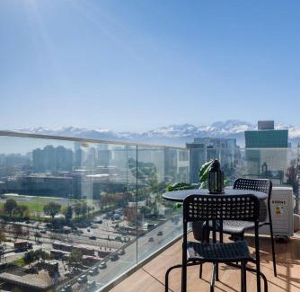 El Golf Apartamento | Chic 2BR Oasis in Las Condes Ready for Relaxation