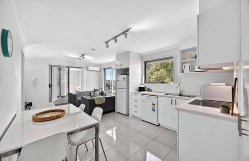 Rockingham Apartamento | Chic 2BR Rockingham Escape Garden Views