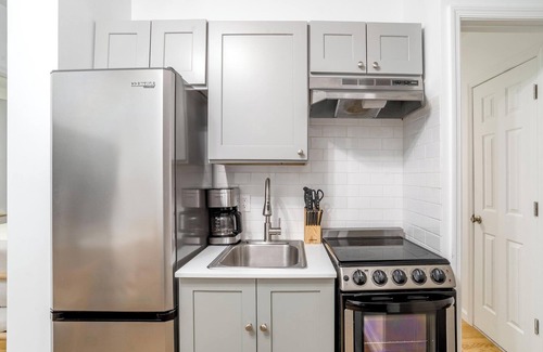 Bowery Apartamento | Chic 3-Bed 2-Bath Home in Vibrant Lower East Side