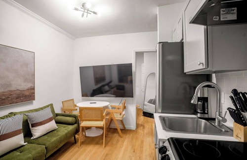 Bowery Apartamento | Chic 3-Bed 2-Bath Home in Vibrant Lower East Side