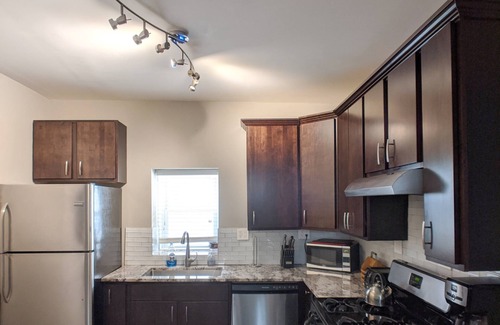 North Center Apartamento | Chic 3-bedroom apartment with AC, WiFi in vibrant Roscoe Village