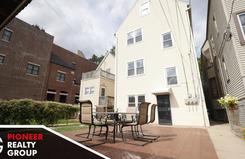 North Center Apartamento | Chic 3-bedroom apartment with AC, WiFi in vibrant Roscoe Village