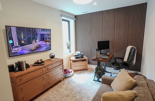 Lakeview Condominio | Chic 3-Bedroom Condo in Lakeview Central. Private Rooftop, City & Ballpark Views