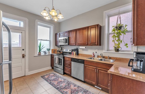 Tower Grove South Casa | Chic 3-bedroom STL Townhome - fitness room, spa, wifi, deck