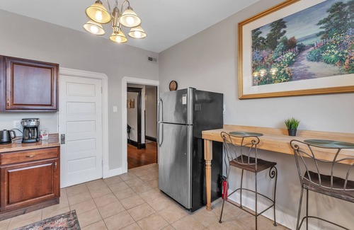 Tower Grove South Casa | Chic 3-bedroom STL Townhome - fitness room, spa, wifi, deck