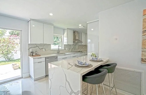 Wilton Manors Casa | Chic 3BR 2BA Getaway With Private Pool Oasis