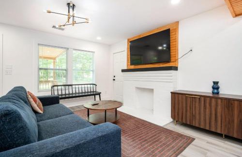 Church Street Casa | Chic 3BR Bungalow with Screened Porch & Patios