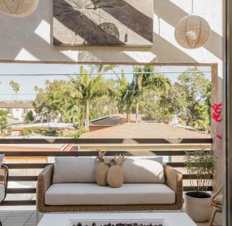 Crown Point Casa | Chic 3br Coastal Getaway Patio, Style & Comfort