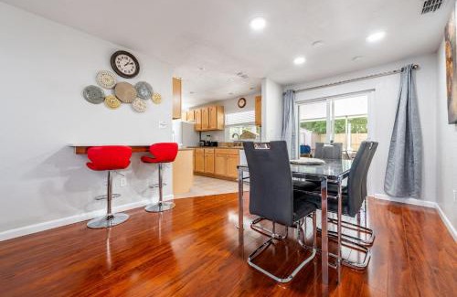 Lakeland Casa | Chic 3BR Lakeland Home Fenced Yard Sleeps 11