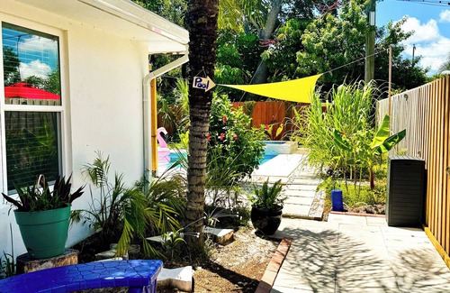 Central Oakland Park Casa | Chic 3BR Queen’s Oasis @ Blue Lizard- Adults ONLY