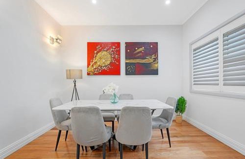 Five Dock Casa | Chic 4 Bedroom House at Five Dock
