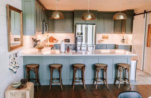 Cherry Log Cabina | Luxe 4BR Designer Cabin | Hot Tub Views Fire