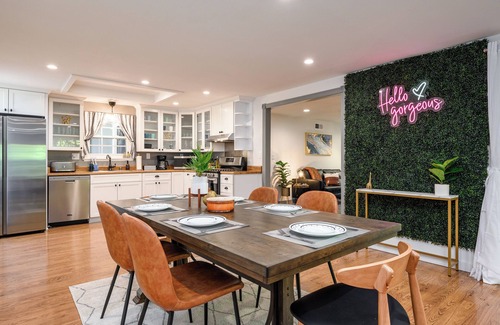 Placentia Casa | Chic 4BR Entertainer - Arcade & CLOSE to Disney