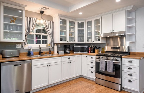Placentia Casa | Chic 4BR Entertainer - Arcade & CLOSE to Disney