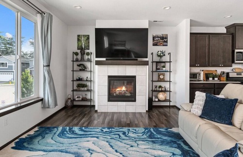 Highline Casa | Chic 5-Bedroom Seattle Retreat | Fireplace-Pets OK