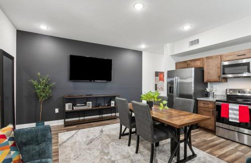 Florida Area Apartamento | Chic 5BR Oasis in NOLA's Heart