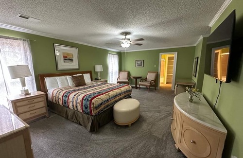 Cordova Casa | Chic 6 King beds and more, Cordova Near Shopping