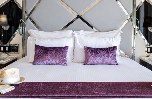 Zona sur Hotel | VIP Access ✨ Chic Adult Studio ✈️ 30 Mins to Airport