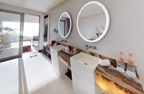 Zona sur Hotel | VIP Access ✨ Chic Adult Studio ✈️ 30 Mins to Airport