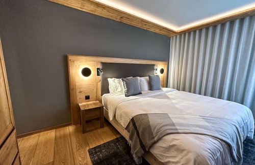 Samedan Apartamento | Chic Alpine Elegance: Designer Retreat in Samedan
