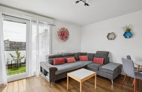 Bezons Apartamento | Chic and comfortable apart with parking and balcony