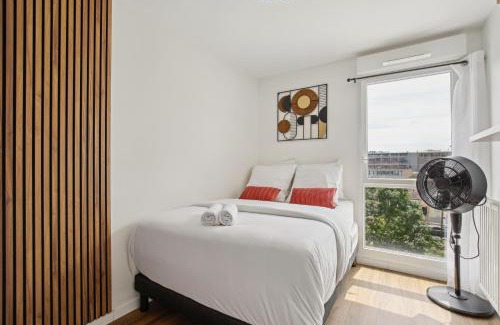 Bezons Apartamento | Chic and comfortable apart with parking and balcony