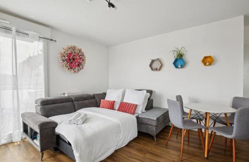 Bezons Apartamento | Chic and comfortable apart with parking and balcony