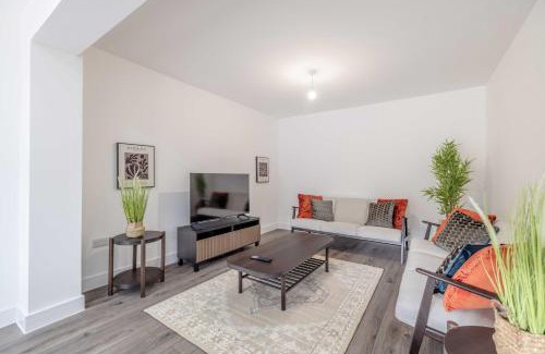 Slough Casa | Chic and Comfy 4 Bedroom Stay Baylis Road
