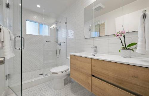 North Whisman Casa | Chic and Comfy Home in the Heart of Silicon Valley