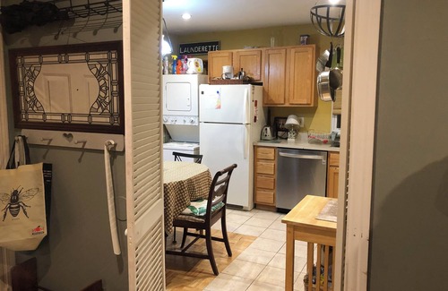 Cherry Hill Condominio | Chic and cozy 1-bedroom condo with great view in welcoming Cherry Hill