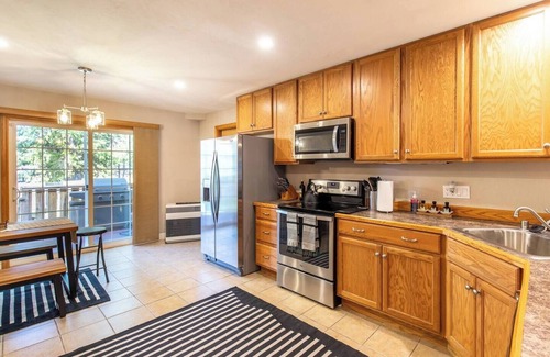 Mount Shasta Casa | Chic and cozy centrally located getaway