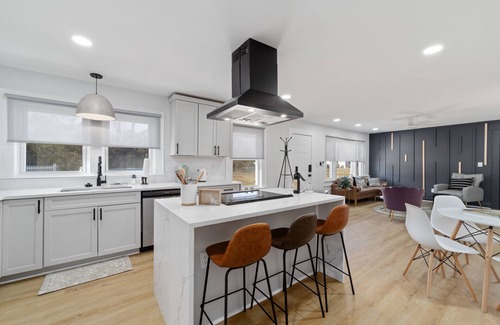 Gastonia Casa | Chic and cozy home near the hospital: 3 comfy rooms, TVs, stylish amenities.
