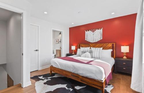Greenwood Casa | Chic and Cozy - Walk to Bars, Coffee, and Restaurants