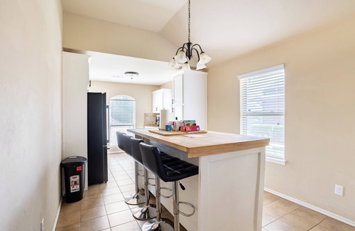 Oklahoma City Casa | Chic and Cozy: Your Ideal 3BR, 2BA Escape !