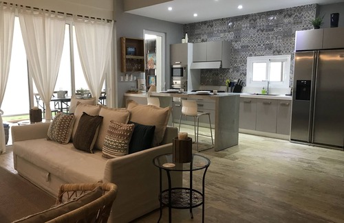 Puerto Bahia Condominio | Condominio elegante y moderno a pasos de la playa de arena blanca de ensueño